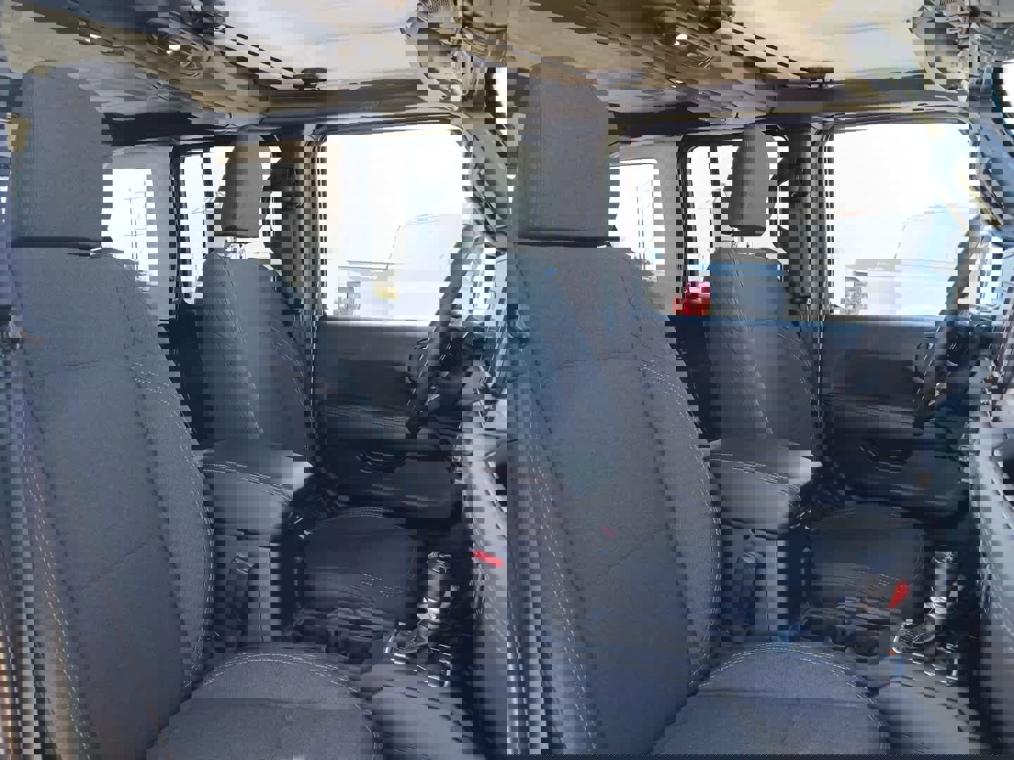 Used 2025 Jeep Wrangler Sahara image 54