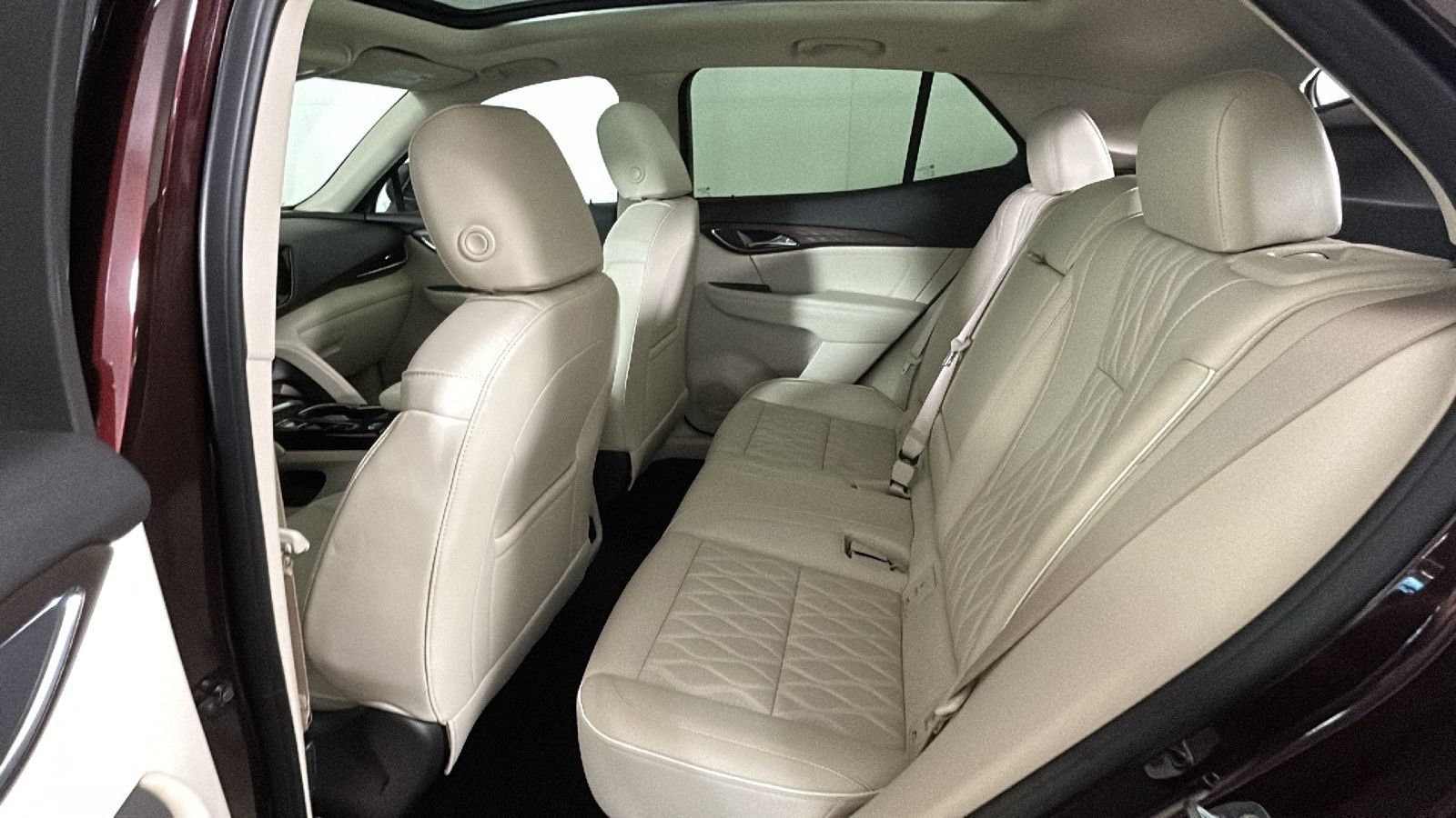 Used 2023 Buick Envision Avenir AWD/4WD image 30