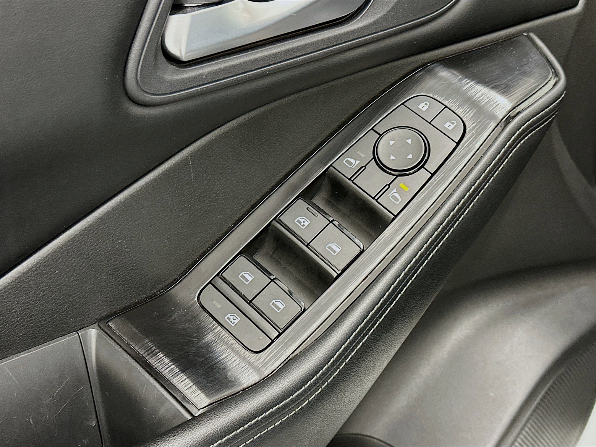 Used 2025 Nissan Rogue SV image 15