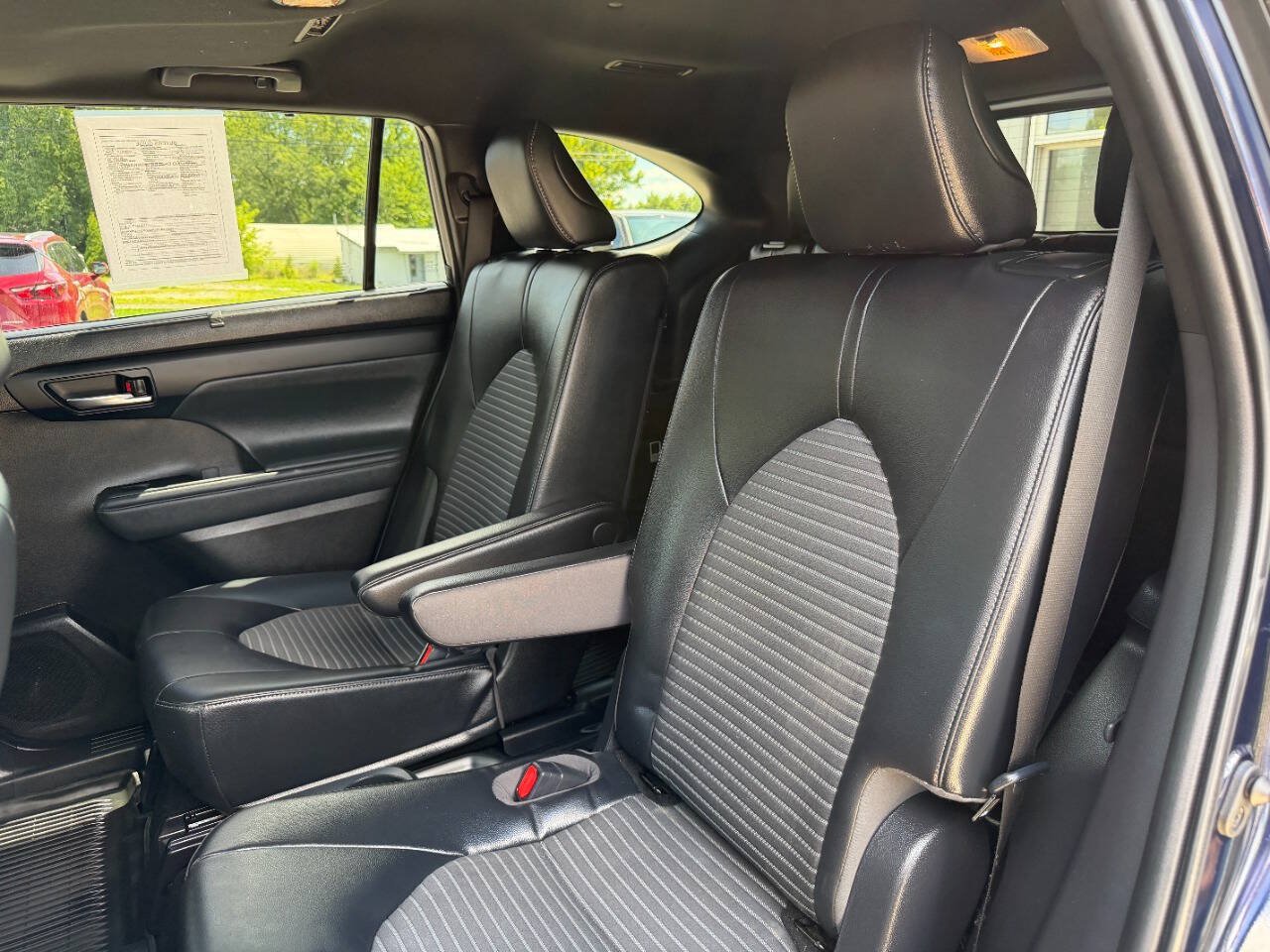 Used 2022 Toyota Highlander XSE AWD/4WD image 29