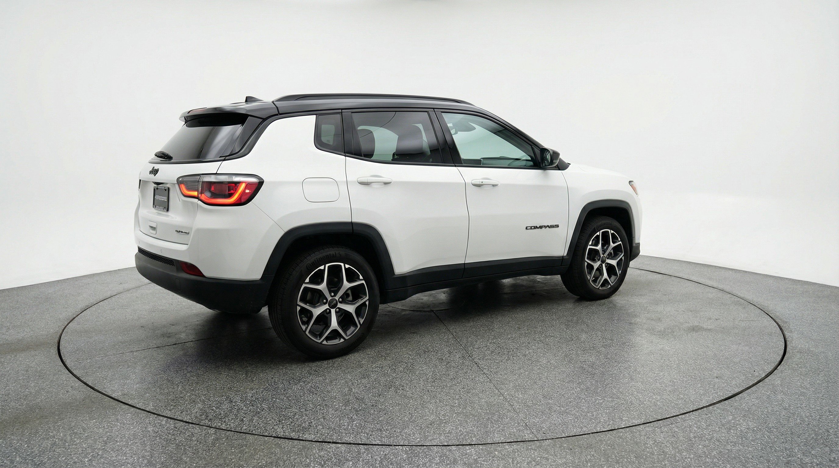 Used 2025 Jeep Compass Limited image 9