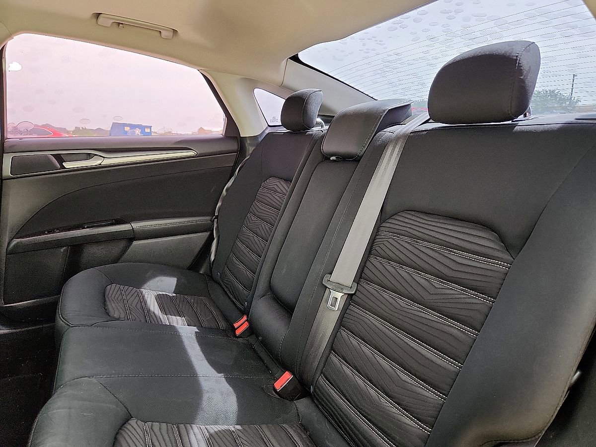 Used 2016 Ford Fusion SE FWD image 5