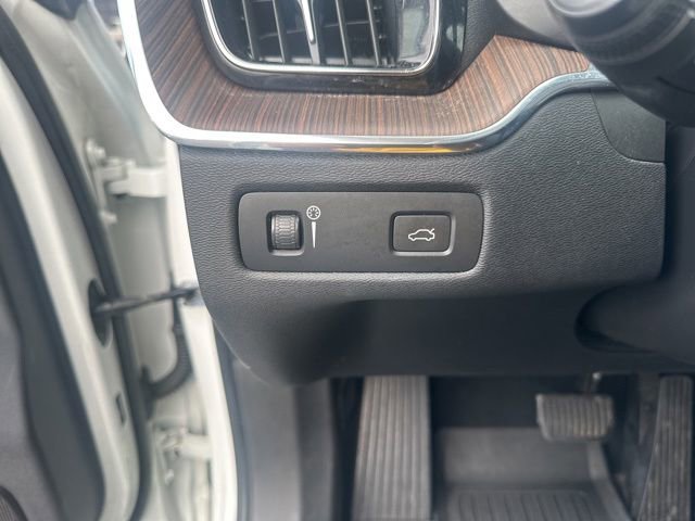 Used 2022 Volvo XC60 B5 Momentum AWD/4WD image 12