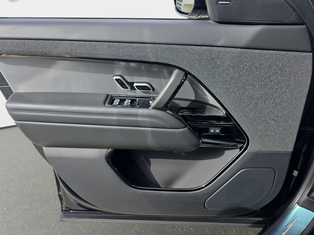 Certified 2025 Land Rover Range Rover Sport AWD/4WD image 28