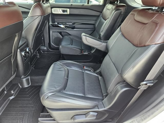 Used 2024 Ford Explorer Platinum w/ Technology Package AWD/4WD image 23