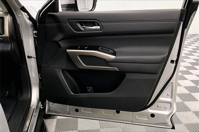 New 2025 Nissan Pathfinder Platinum image 35