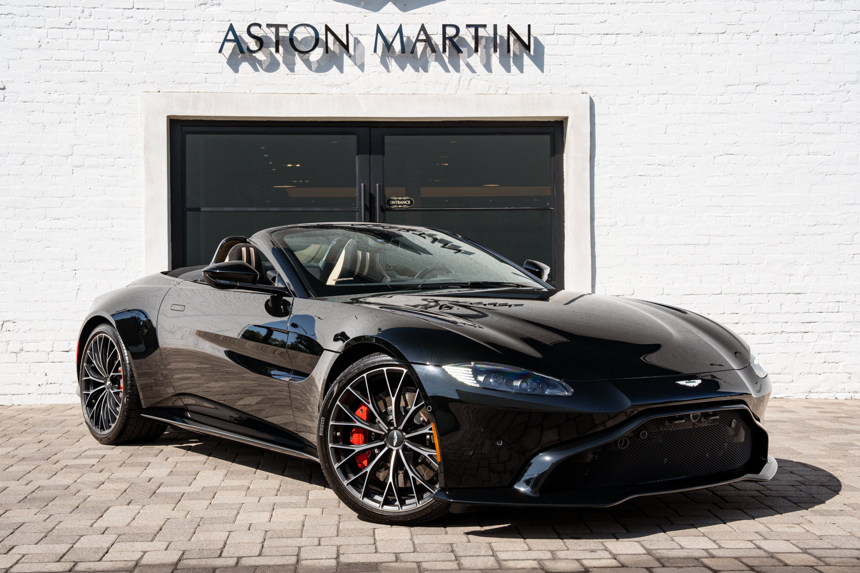 Used 2023 Aston Martin V8 Vantage Roadster RWD image 1