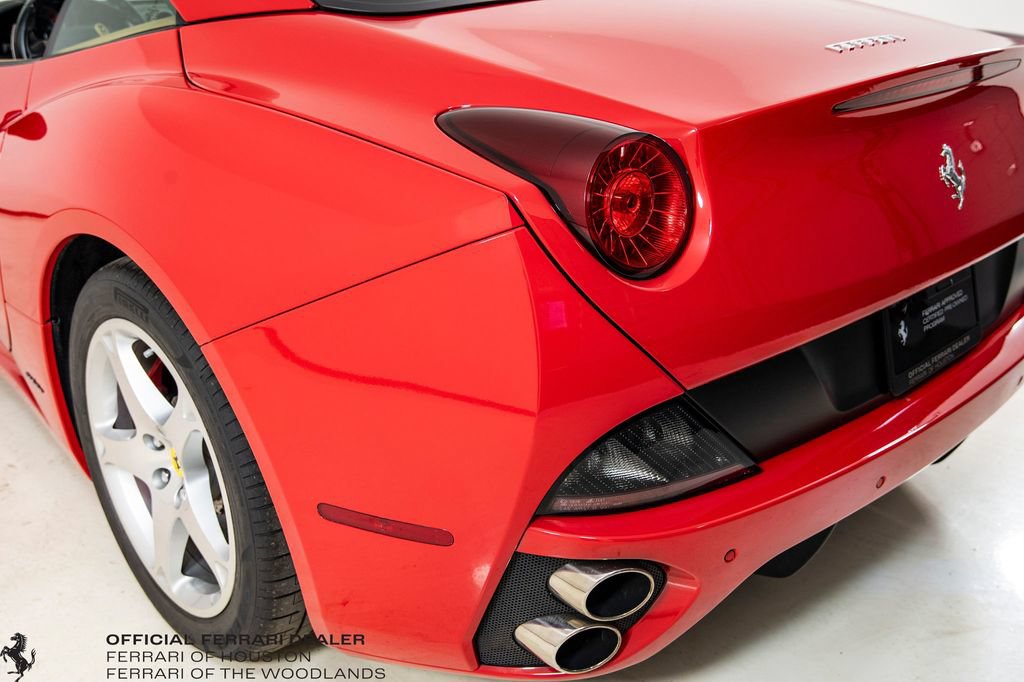 Used 2010 Ferrari California RWD image 34