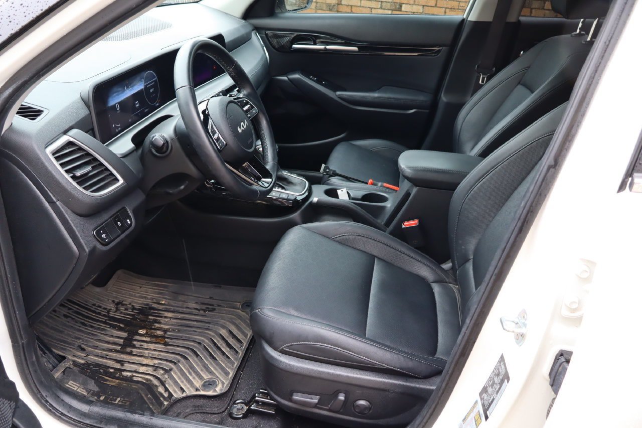 Used 2025 Kia Seltos EX FWD image 14