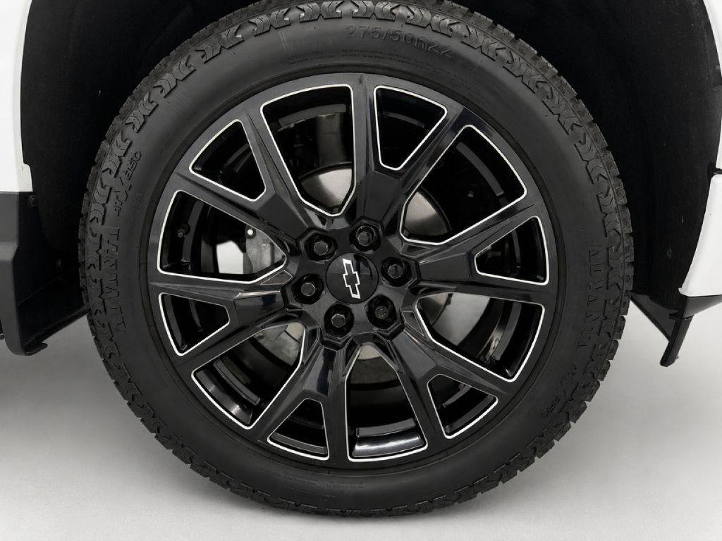 Used 2022 Chevrolet Silverado 1500 High Country w/ High Country Premium Package AWD/4WD image 32
