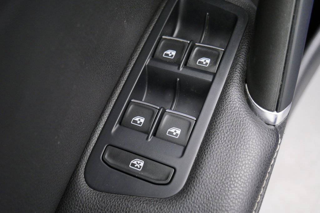 Used 2017 Volkswagen Golf R 4-Door image 14