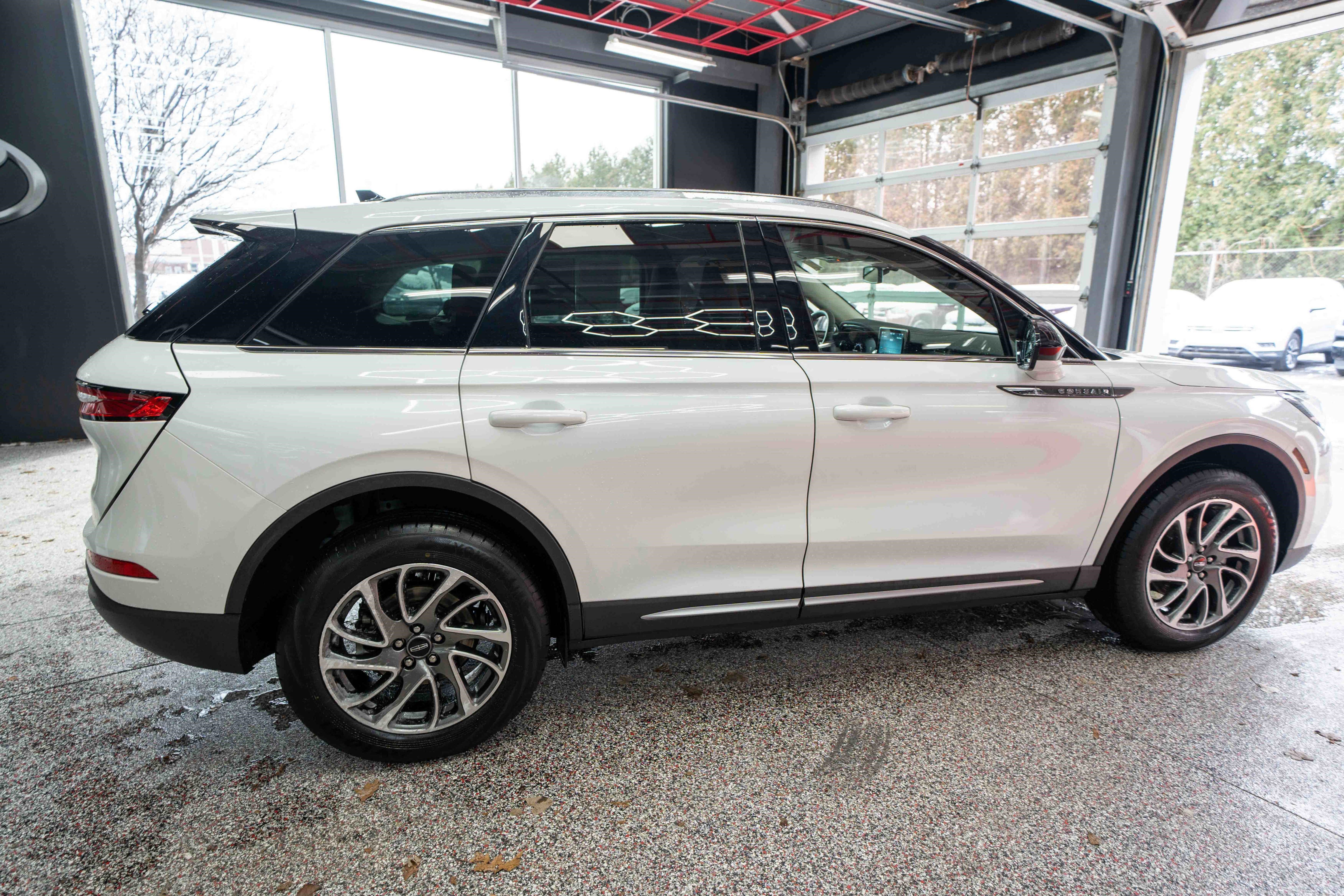 Used 2022 Lincoln Corsair AWD w/ Equipment Group 101A image 4