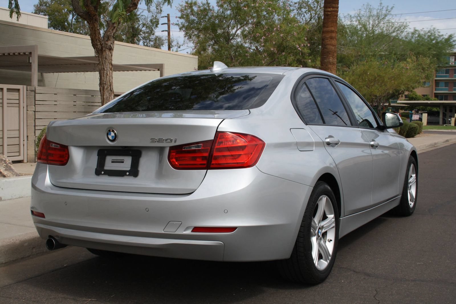 Used 2014 BMW 320i Sedan RWD image 4