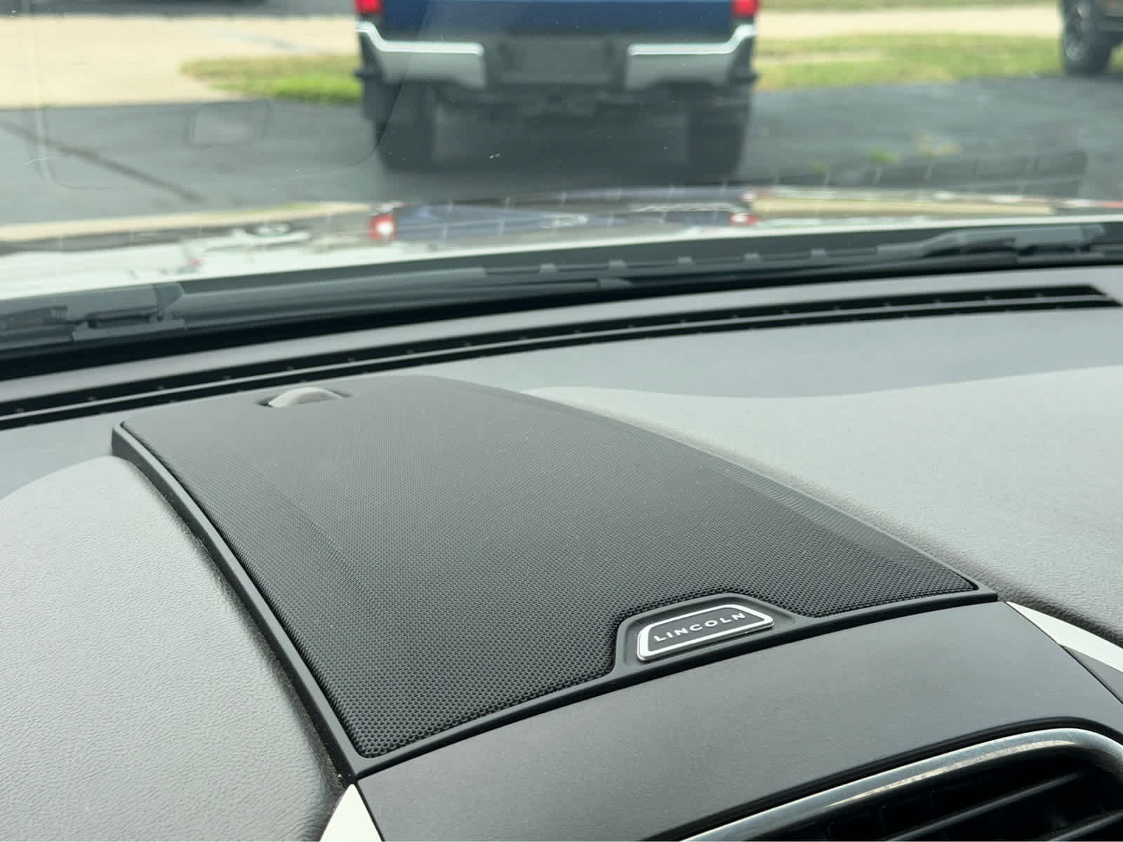 Used 2018 Lincoln MKX Select FWD image 38