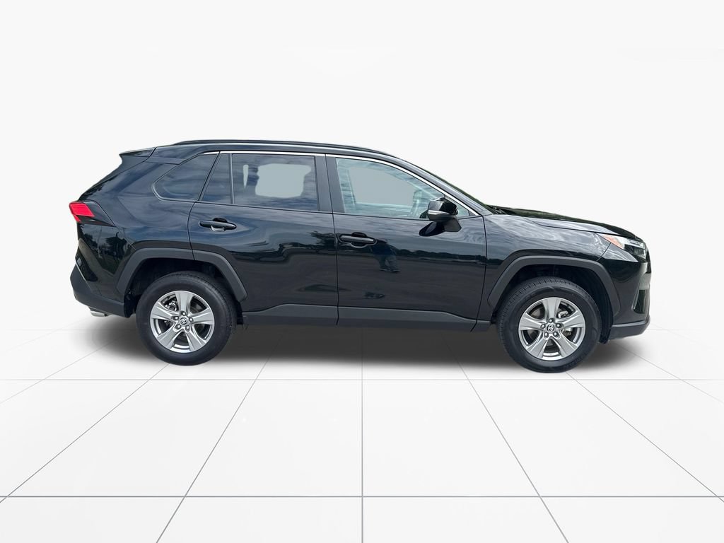 Used 2025 Toyota RAV4 XLE AWD/4WD image 9