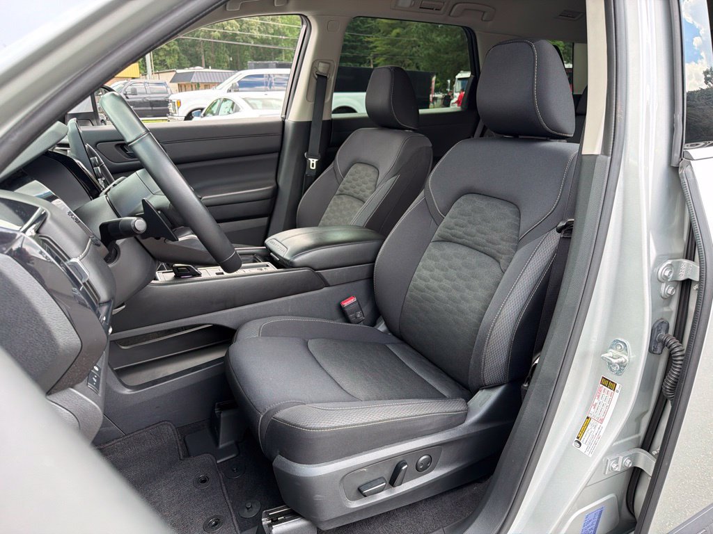 Used 2024 Nissan Pathfinder SV FWD image 18