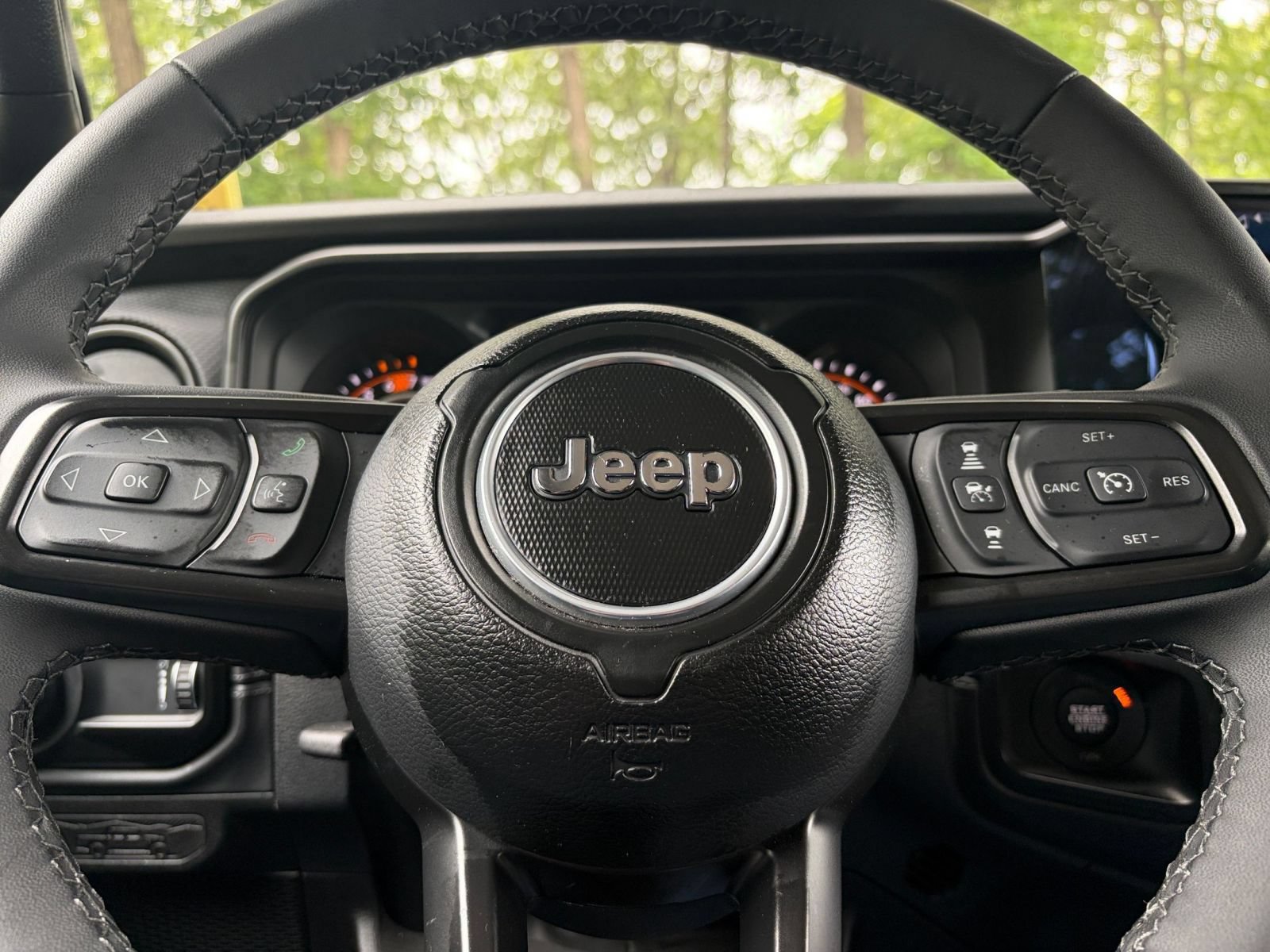 Used 2025 Jeep Wrangler Unlimited Rubicon AWD/4WD image 27