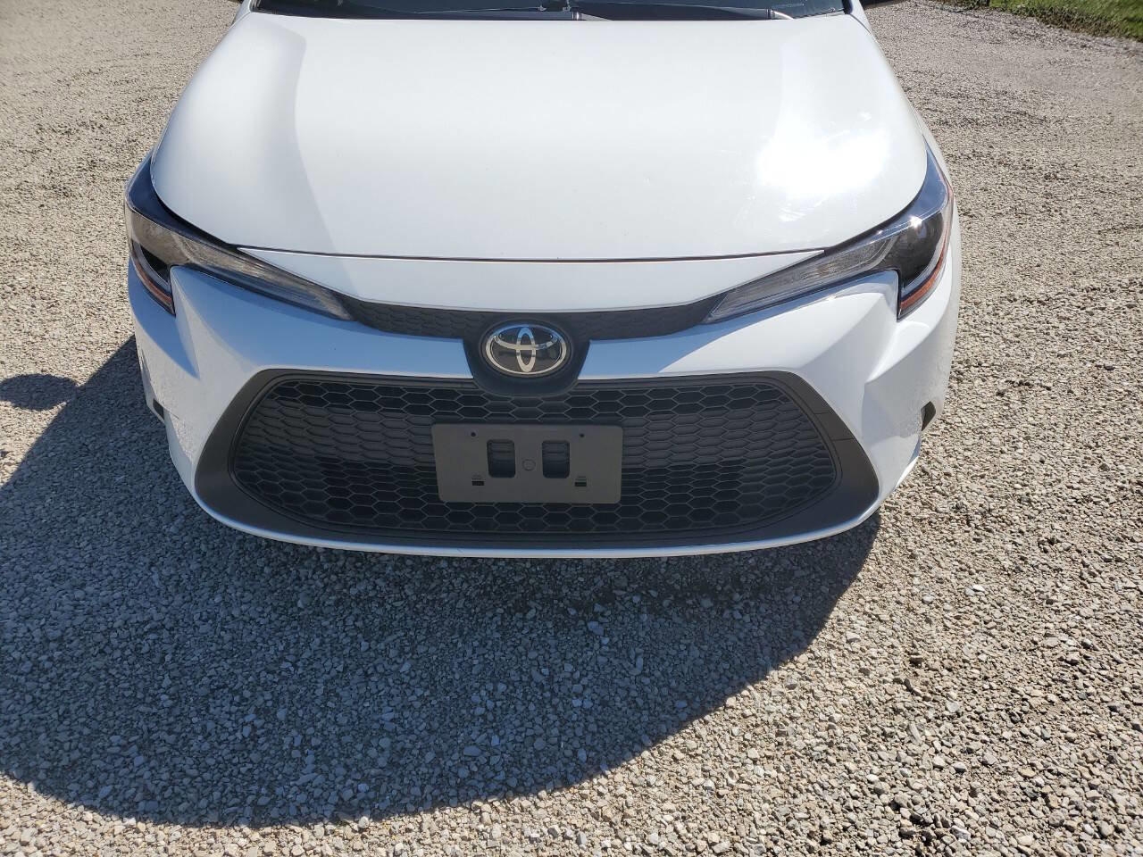 Used 2022 Toyota Corolla LE FWD image 2
