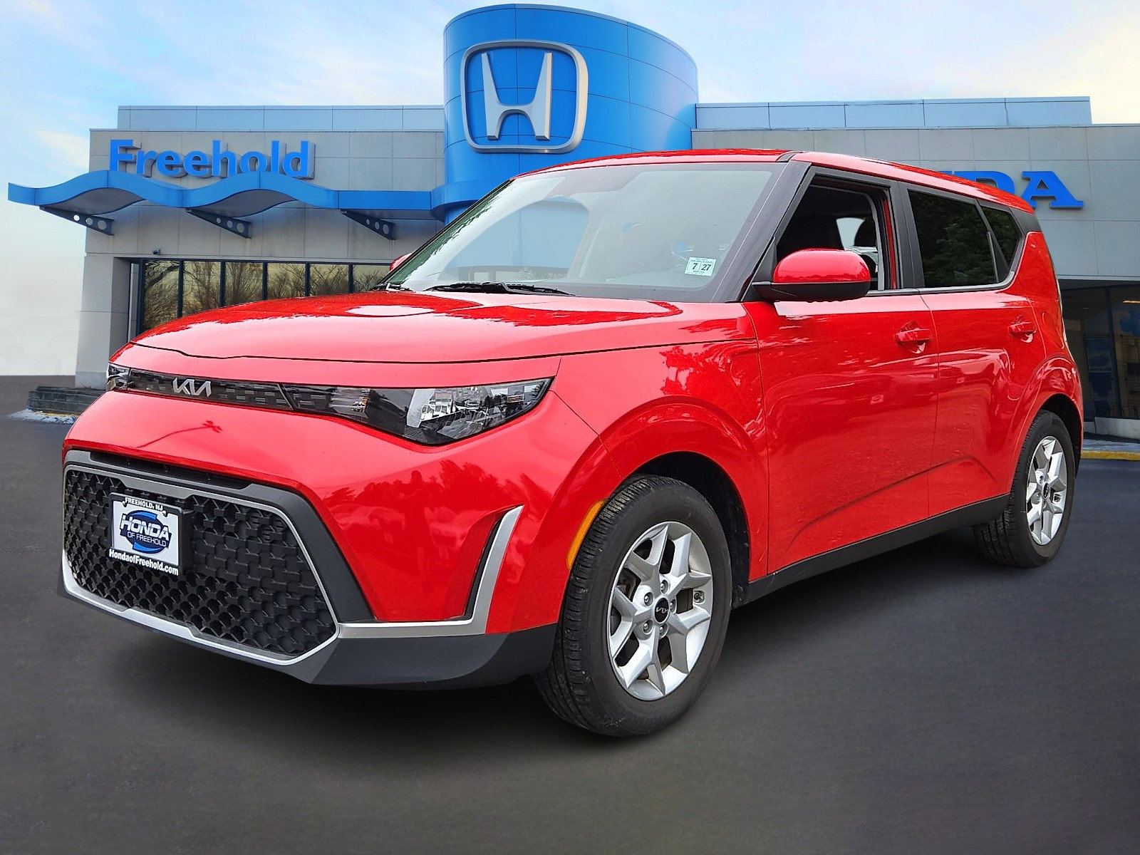 Used 2023 Kia Soul LX w/ LX Technology Package FWD image 3