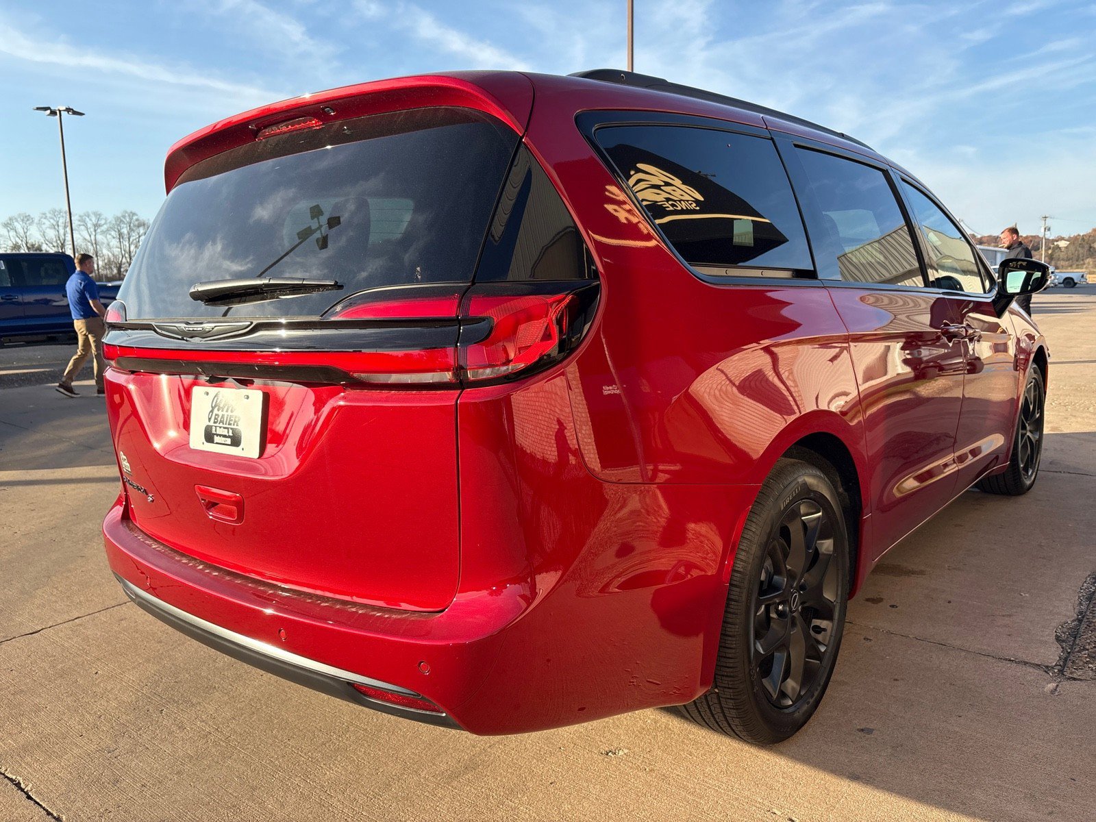 New 2026 Chrysler Pacifica Select image 9