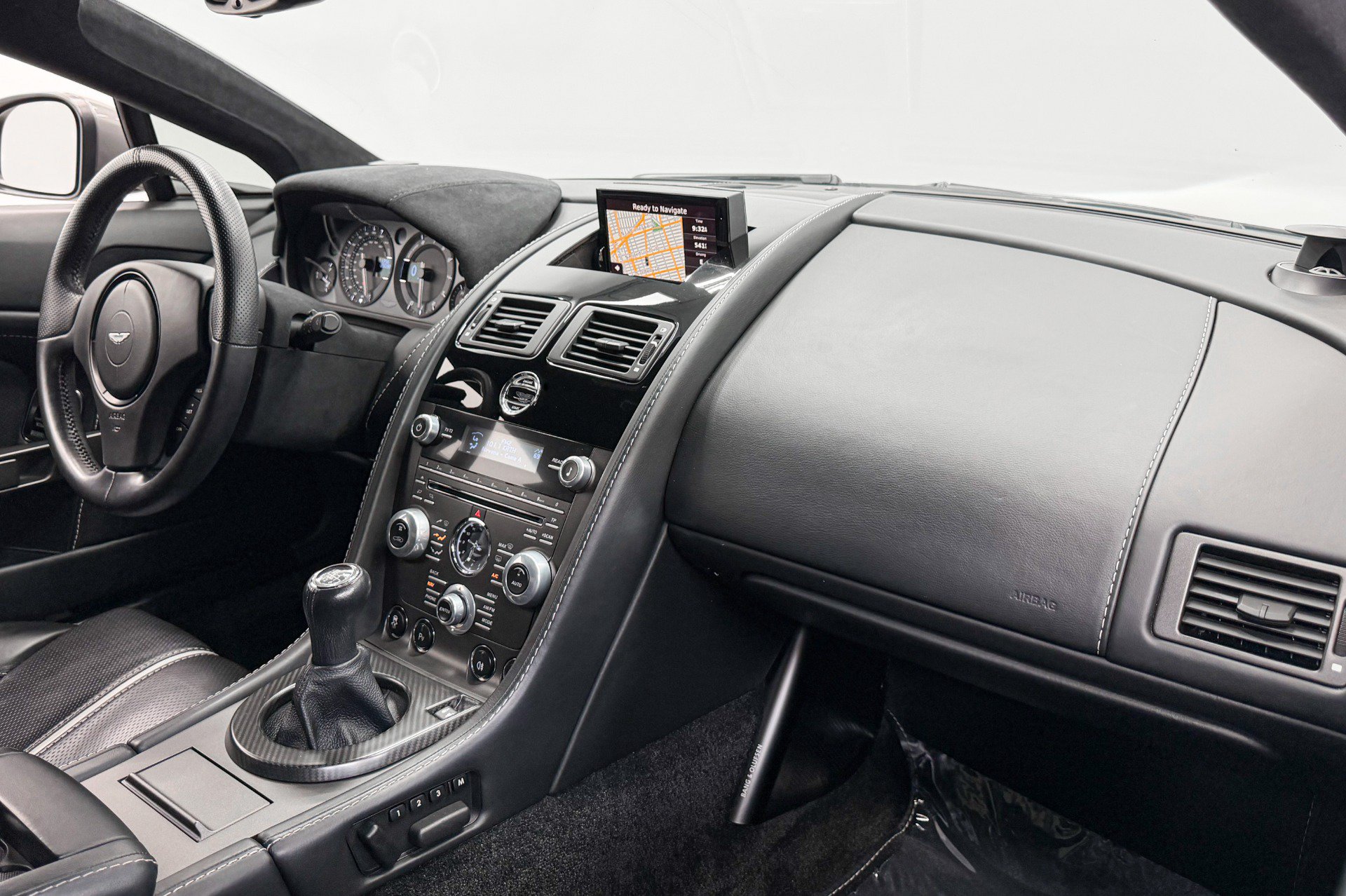 Used 2015 Aston Martin V8 Vantage GT RWD image 14