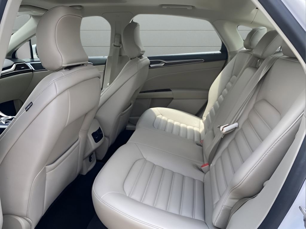 Used 2019 Ford Fusion SEL FWD image 16