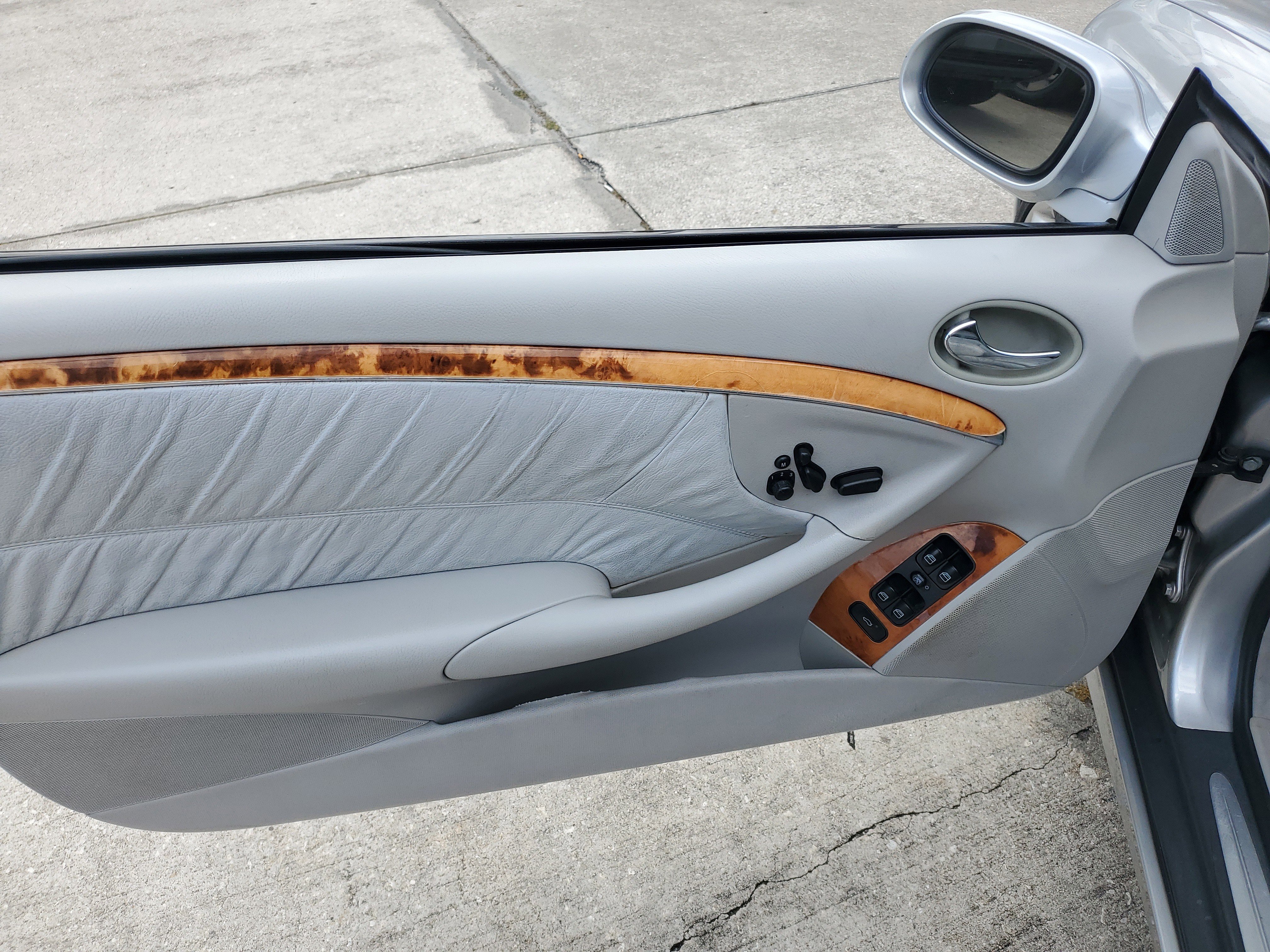 Used 2005 Mercedes-Benz CLK 320 Cabriolet image 9