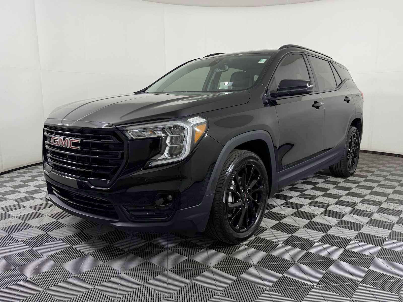 Used 2024 GMC Terrain SLT w/ Tech Package AWD/4WD image 3