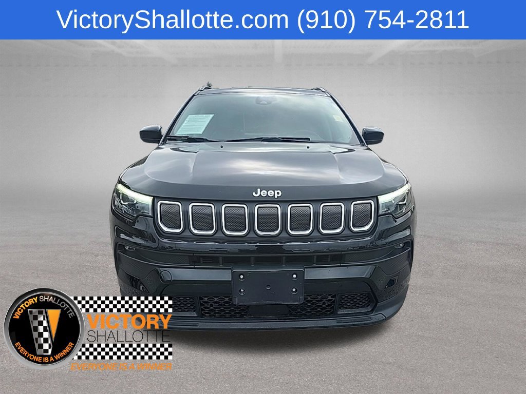 Used 2022 Jeep Compass Latitude w/ Sun and Sound Group AWD/4WD image 3
