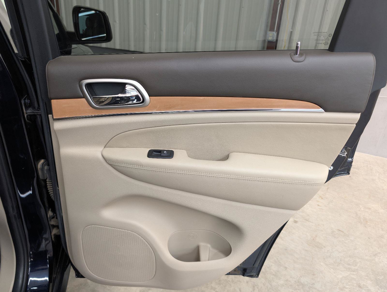Used 2011 Jeep Grand Cherokee Overland AWD/4WD image 40