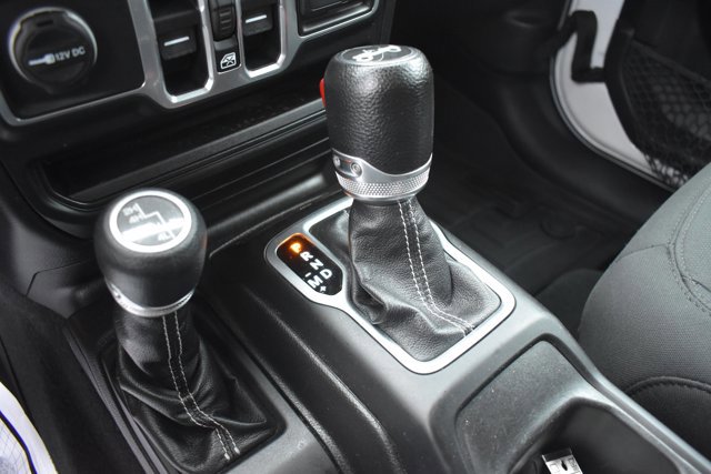 Used 2018 Jeep Wrangler Unlimited Sahara image 28