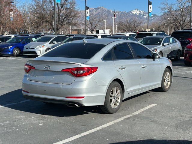 Used 2015 Hyundai Sonata SE image 3
