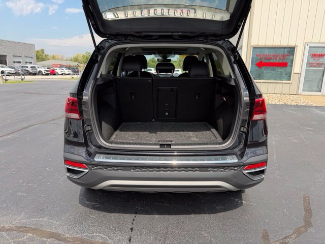 Used 2023 Volkswagen Taos SE w/ Panoramic Sunroof Package AWD/4WD image 7