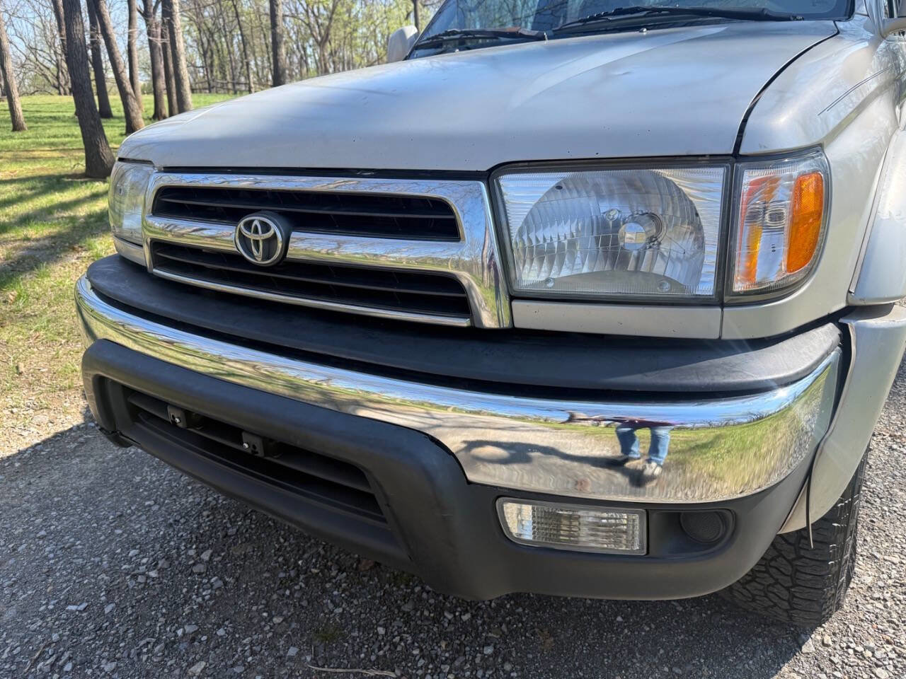 Used 2000 Toyota 4Runner SR5 AWD/4WD image 7