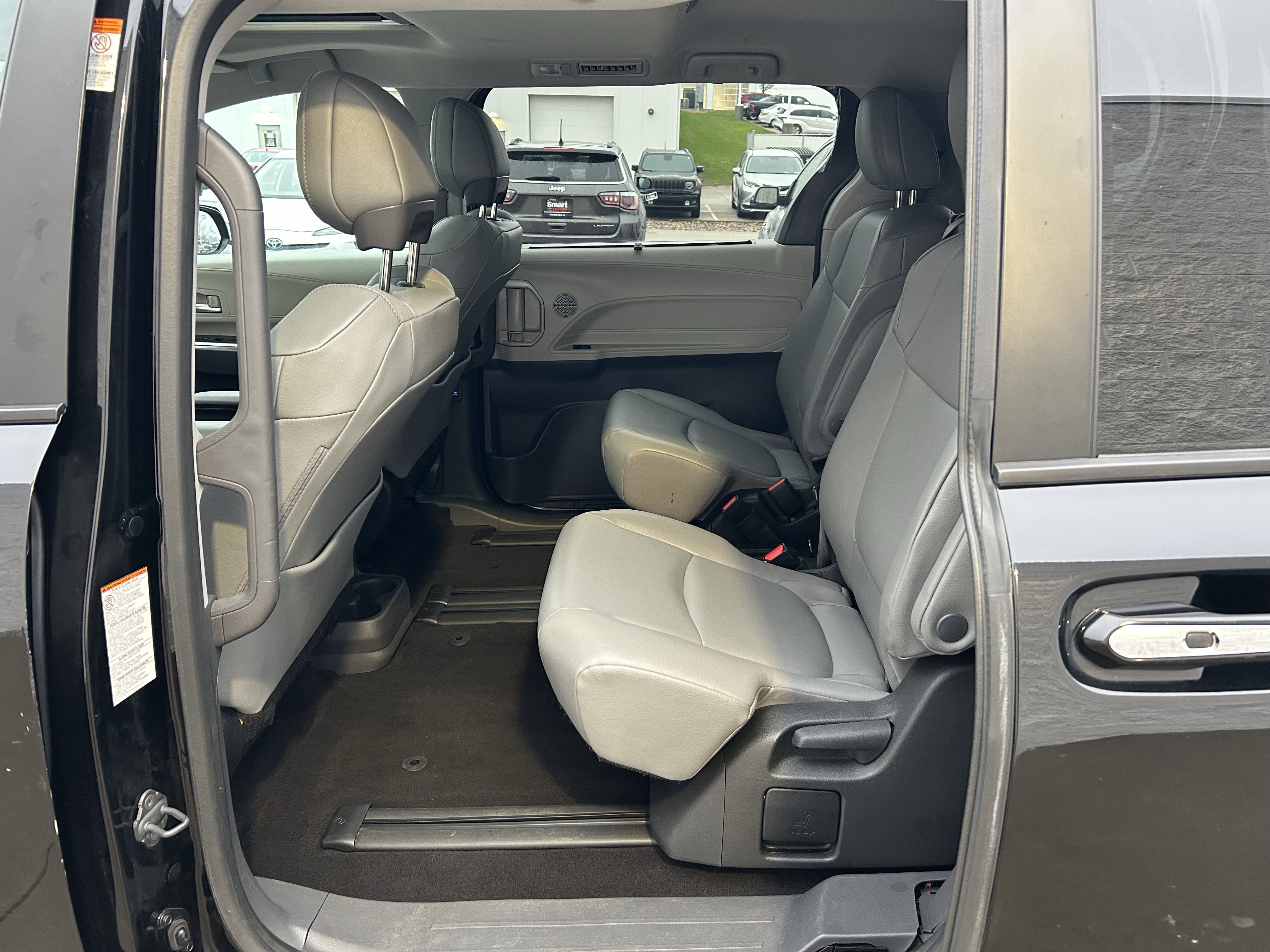 Certified 2024 Toyota Sienna XLE FWD image 17