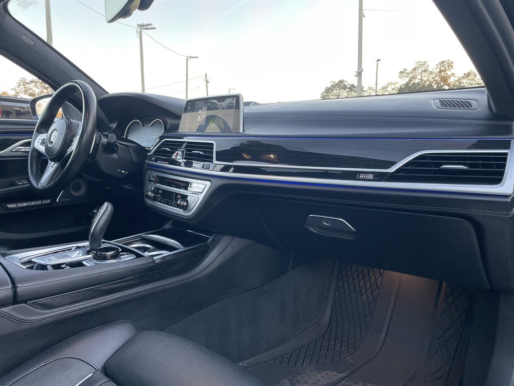 Used 2018 BMW M760i xDrive w/ Luxury Rear Seating Package AWD/4WD image 15