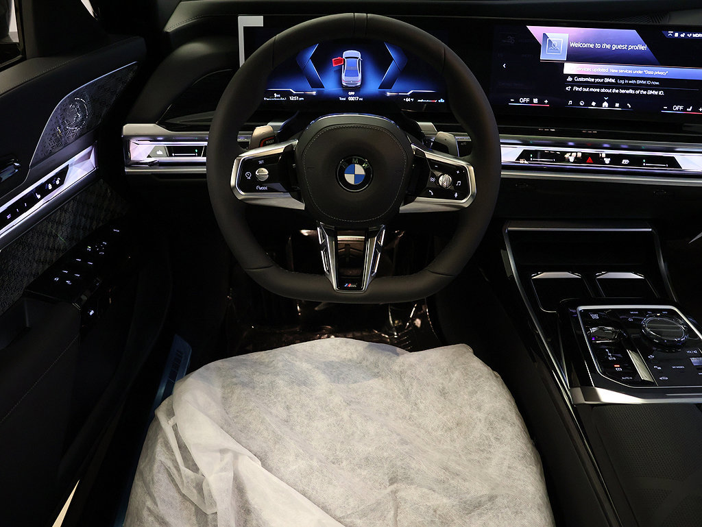 Used 2026 BMW 760i xDrive w/ Executive Package AWD/4WD image 5