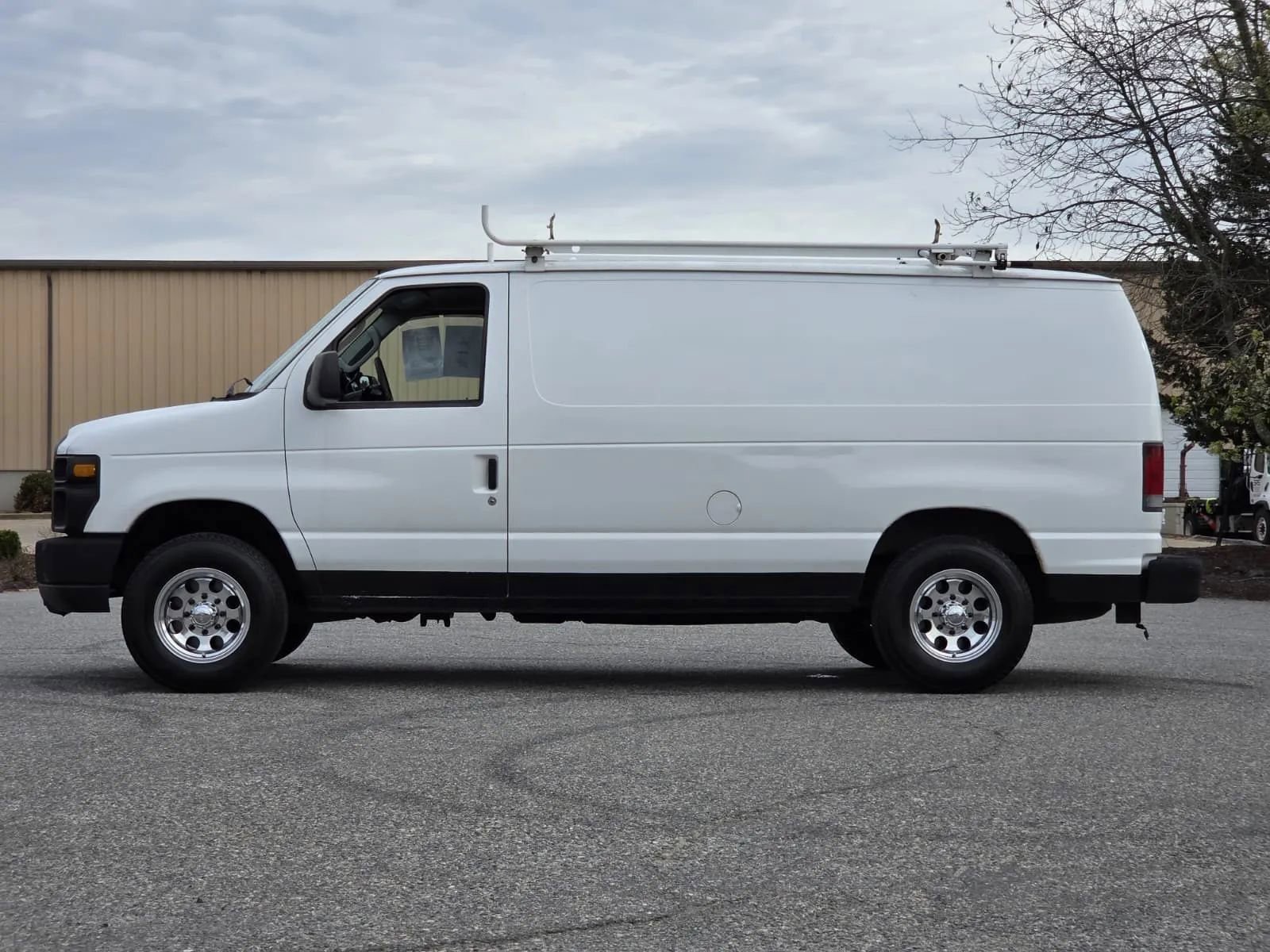 Used 2011 Ford E-150 and Econoline 150 w/ Commercial Cargo Van Pkg RWD image 6