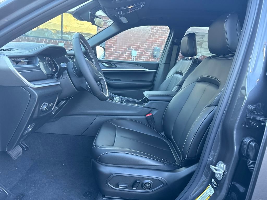 New 2025 Jeep Grand Cherokee L Laredo w/ Luxury Tech Group I image 10