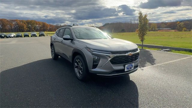 New 2026 Chevrolet Trax LT image 2