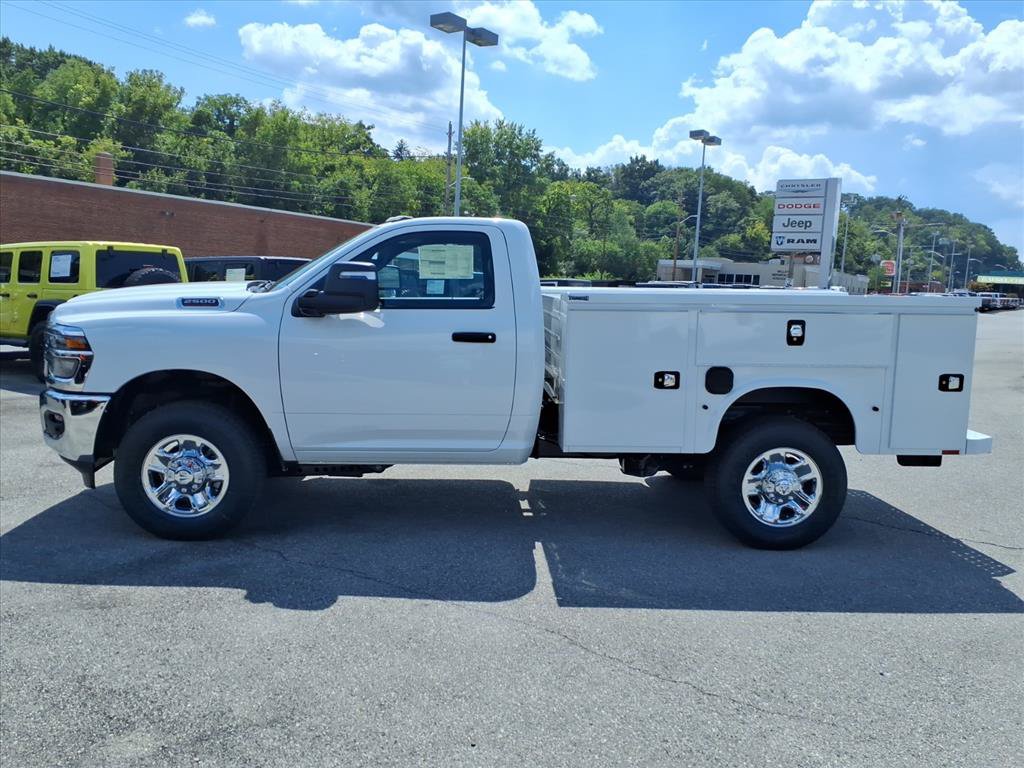 New 2026 RAM 2500 Tradesman w/ Chrome Appearance Group AWD/4WD image 7