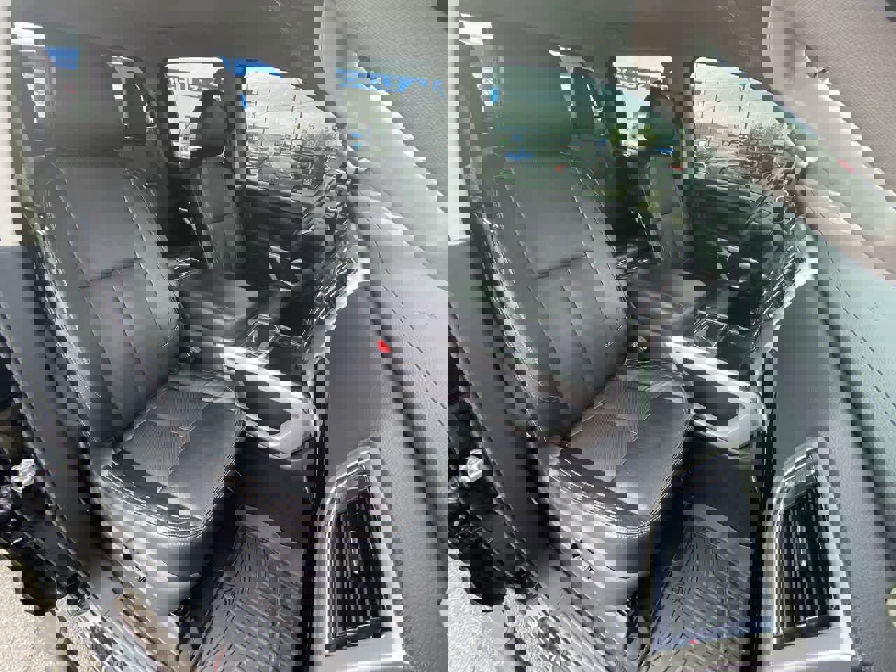 Used 2018 Nissan Titan SV w/ SV Convenience Package image 24