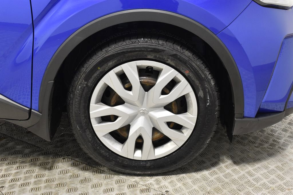 Used 2020 Toyota C-HR LE image 38