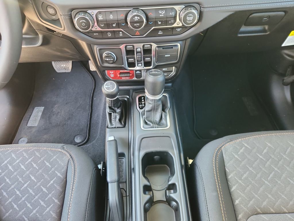 New 2025 Jeep Gladiator Mojave w/ Convenience Group image 17