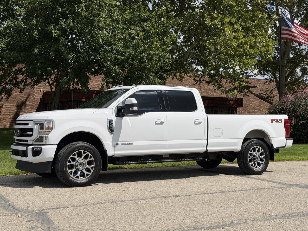 Used 2022 Ford F350 Lariat w/ Lariat Ultimate Package AWD/4WD image 2