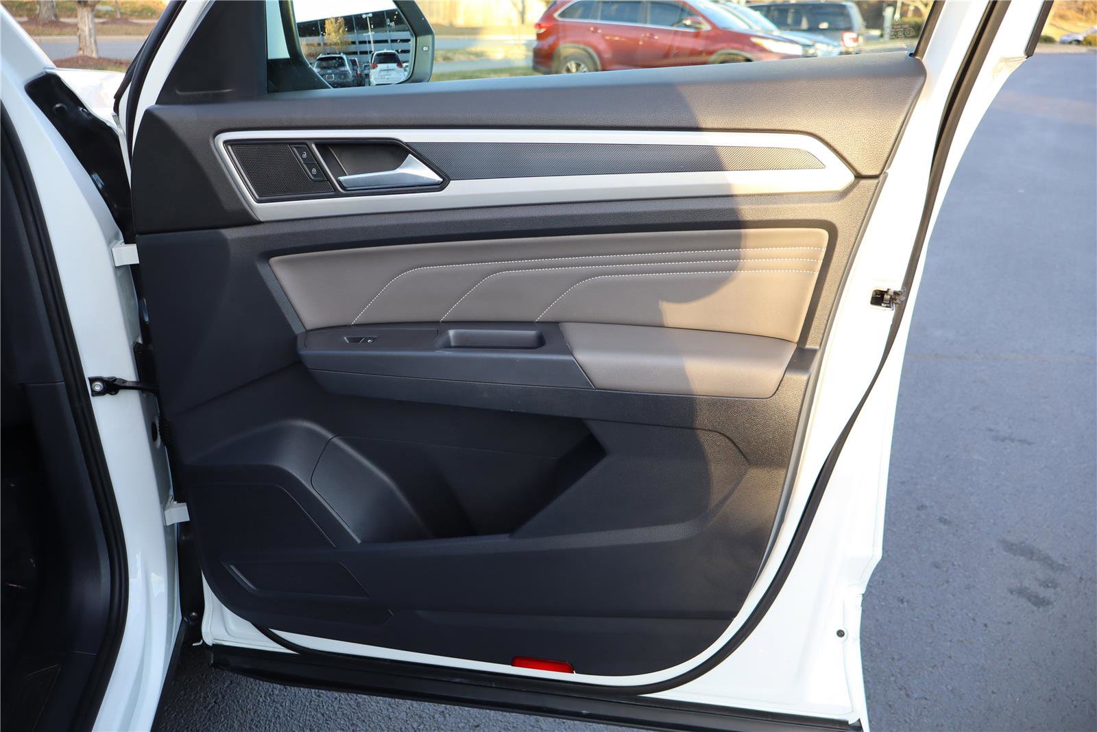 Used 2021 Volkswagen Atlas Cross Sport SE image 28