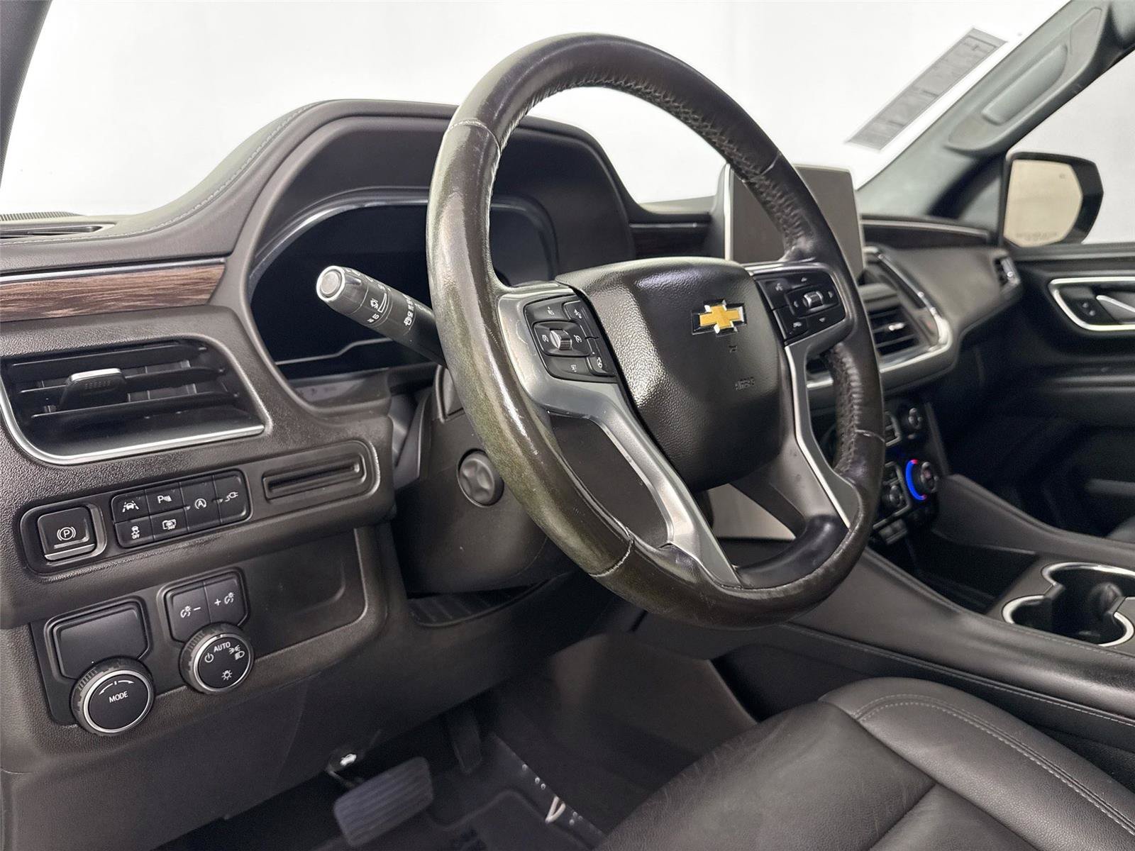 Used 2022 Chevrolet Tahoe LT w/ Luxury Package RWD image 4