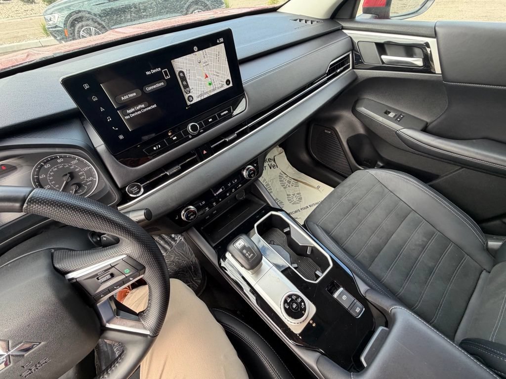Used 2025 Mitsubishi Outlander SE FWD image 9