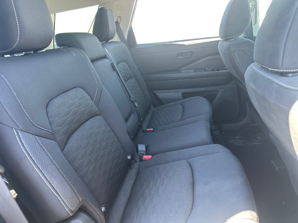 Used 2023 Nissan Pathfinder SV AWD/4WD image 15