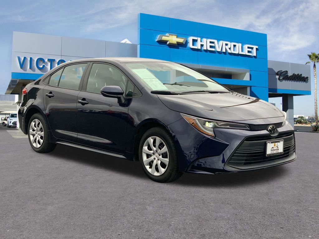 Used 2023 Toyota Corolla LE image 3